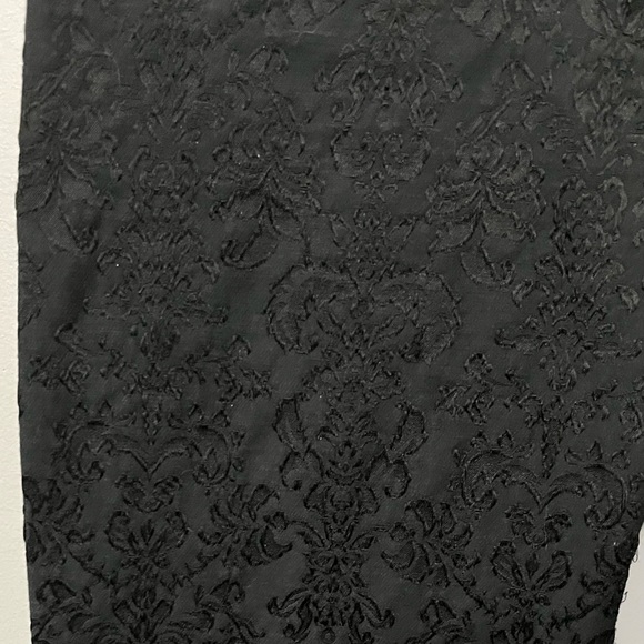 Mossimo Stretch Extensible Mid Rise Jeans Black Floral Flocked Women’s Size 2 - Picture 5 of 8